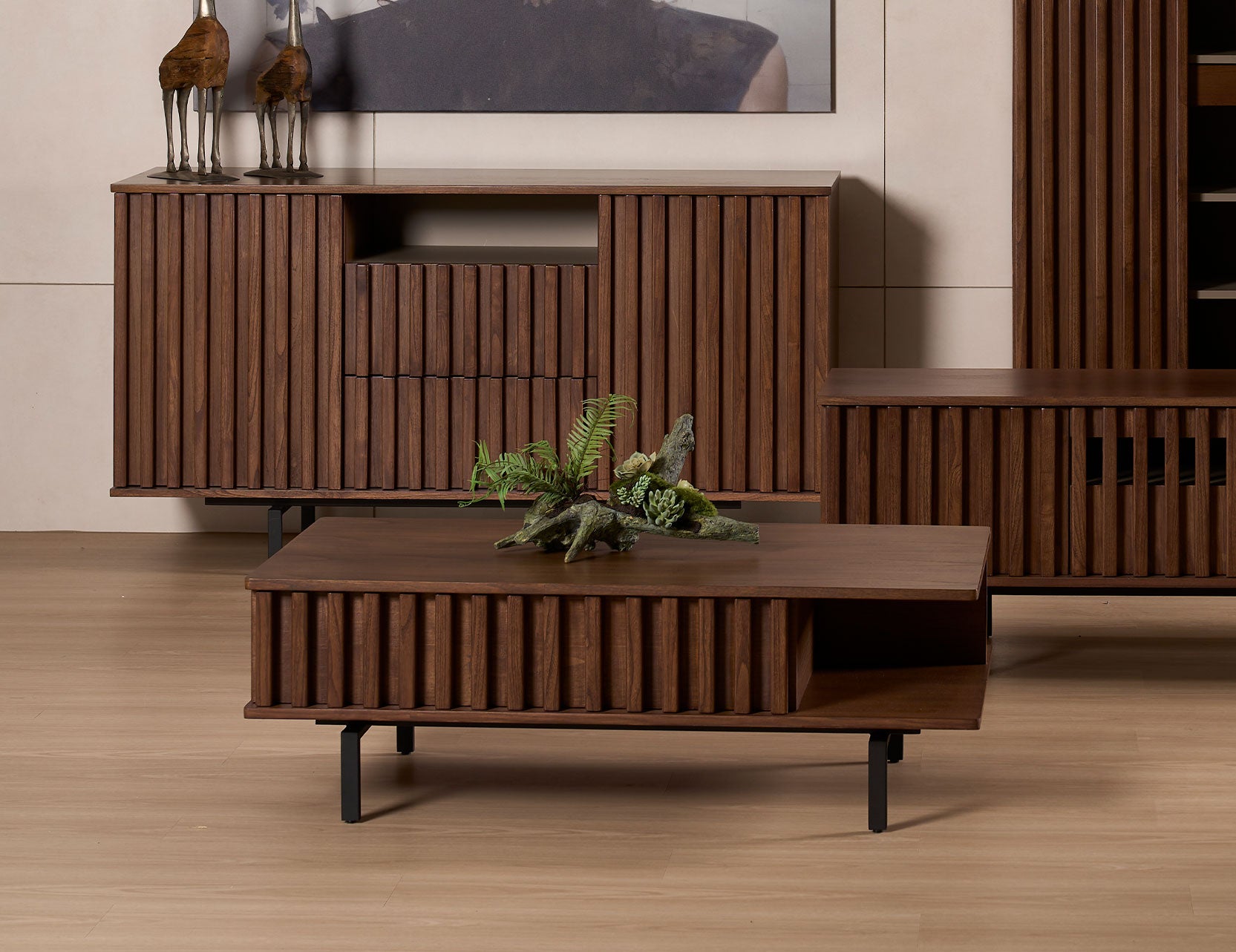 Louvre coffee table with an elegant modern profile
