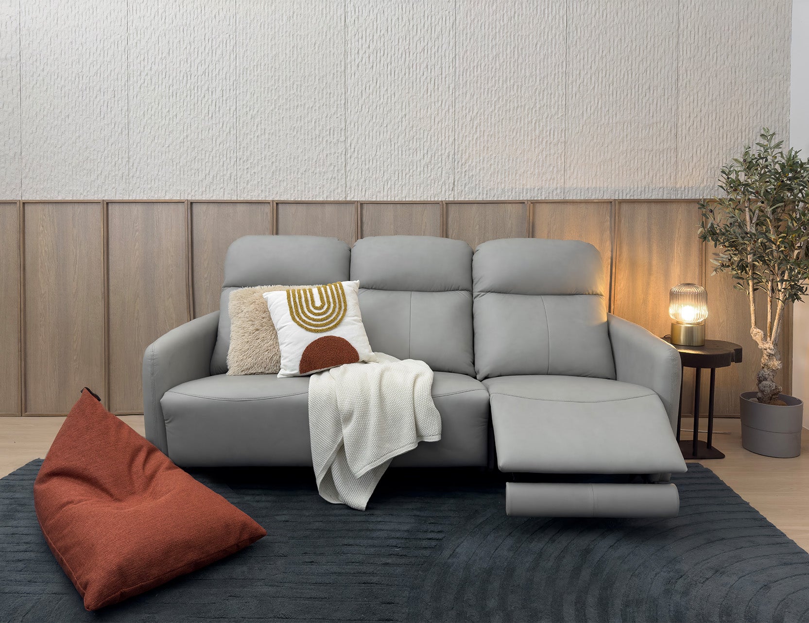 Homer leather sofa highlighting seat depth and comfort